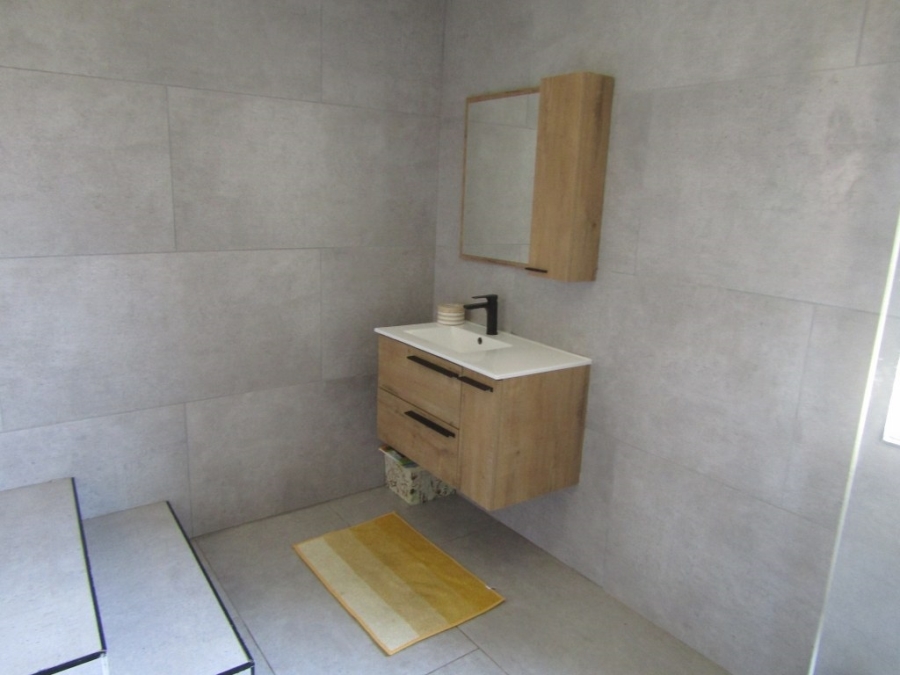 4 Bedroom Property for Sale in Humansdorp Eastern Cape